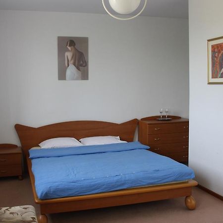 Dom Pod Czarnym Bocianem Apartment ทิโคชิน ห้อง รูปภาพ